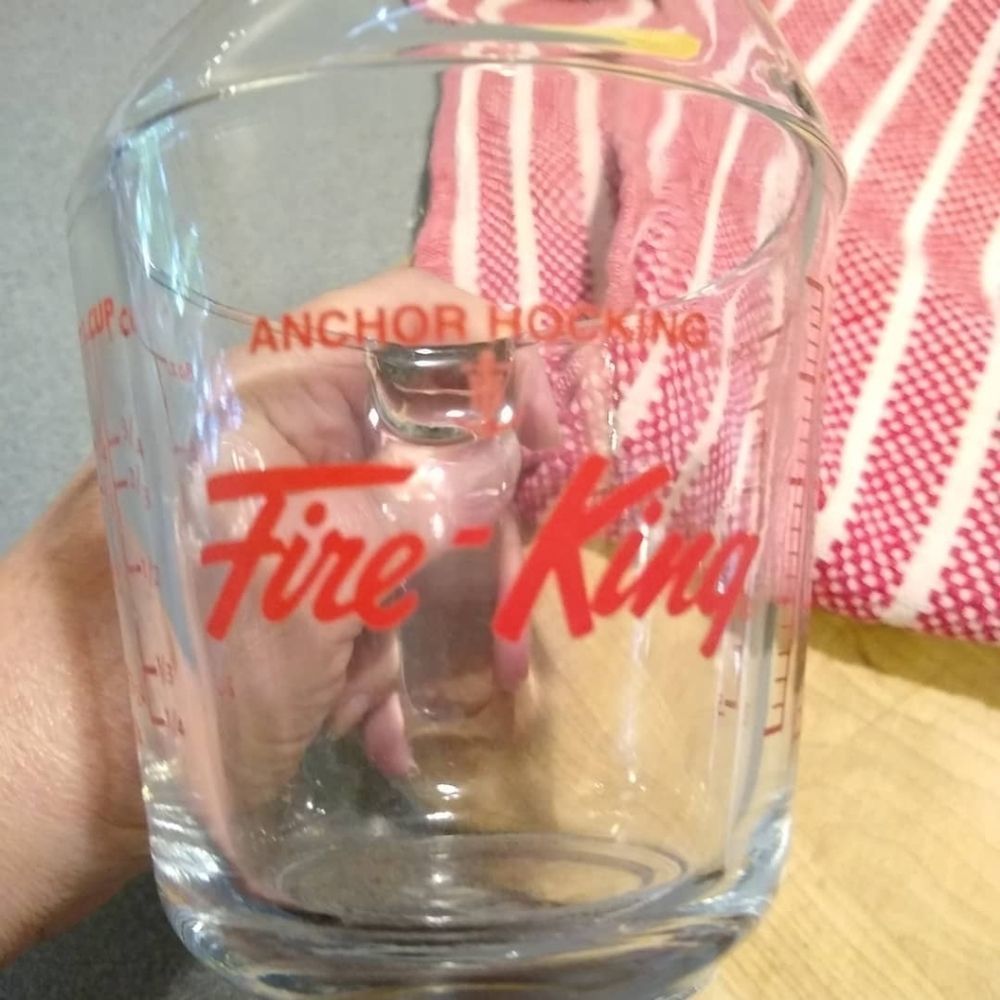 Vintage Anchor Hocking 2 pint glass measuring cup
